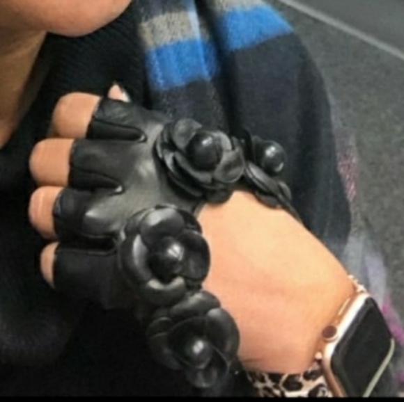 CHANEL Accessories - CHANEL Fingerless Leather Gloves